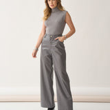 Calça Wide Leg com Botão Perolado em Couro PU