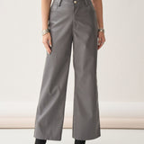 Calça Wide Leg com Botão Perolado em Couro PU