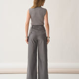 Calça Wide Leg com Botão Perolado em Couro PU